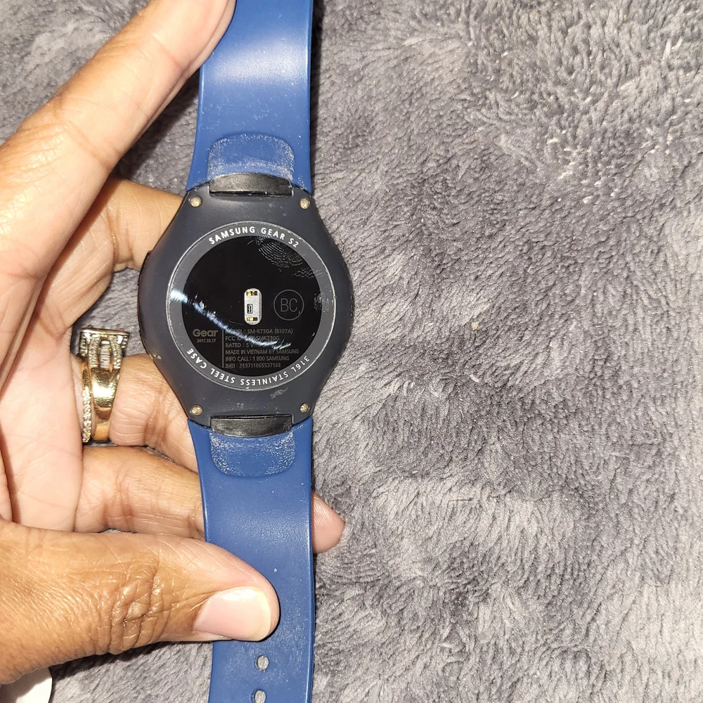 Samsung Smartwatch with Multicolor Straps